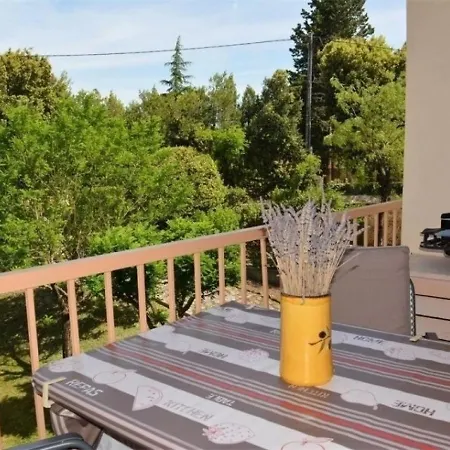 Pont D Arc - 4 Pers, 40 M2, 1/0